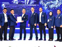 Rusdi Masse Serahkan B1KWK untuk Pasangan SUKSES di Kongres III Partai NasDem