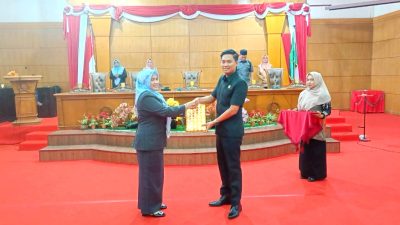 Pemkab Sidrap Nurkanaah Serahkan LKPJ 2024 ke DPRD