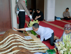 Wabup Soppeng Selle KS Dalle Ikut Berbelasungkawa di Rumah Duka Mantan Wakapolri