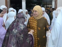 Hangatkan Silaturahmi, Wakil Walikota Makassar Laksanakan Tarawih di Masjid Besar Nurul Hijrah