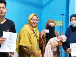 Program Inovatif Dinas Dukcapil Lutim, Ibu Pulang Bawa Akta Lahir