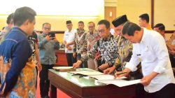 Bupati Soppeng Teken Komitmen Pengelolaan Sampah Bersama Pemprov Sulsel