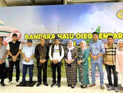 Disambut Adat Bugis, Bupati Sidrap Jalani Agenda Pemerintahan di Kendari