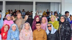 Bupati Soppeng Jadi Rebutan Foto Jemaah Haji Saat Tiba di Bumi Latemmamala