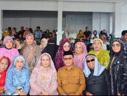 Bupati Soppeng Jadi Rebutan Foto Jemaah Haji Saat Tiba di Bumi Latemmamala