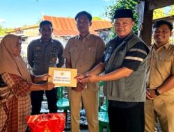 Kades Abbanuange Dampingi Keluarga Hatta Terima Bantuan dari Gubernur Sulsel