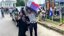 Sejak Fajar Menyingsing, Dishub Soppeng Tak Sekadar Atur Lalu Lintas, Ikut Angkut Koper Jamaah Haji Kloter 41