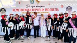 Bikin Heboh di Cangadi! Ibu-Ibu Kampung Tobone Tampil Unik dengan Kostum Kartu Remi